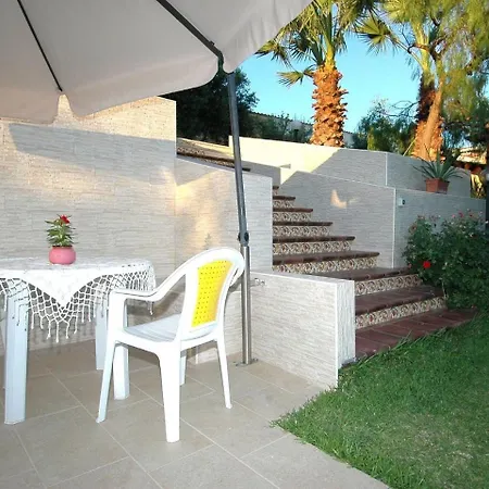 Villa Belvilla By Oyo Azzurra